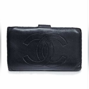 💯 % Authentic Vintage Chanel black Caviar Leather Wallet